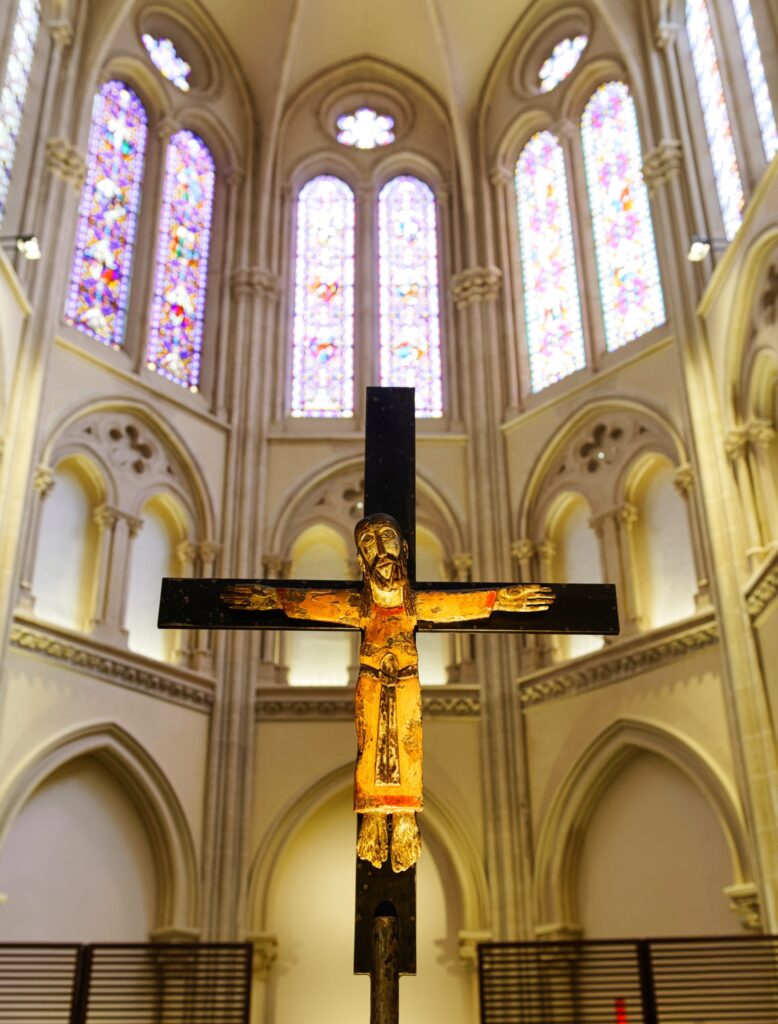 Christ en croix eglise saint Ignace